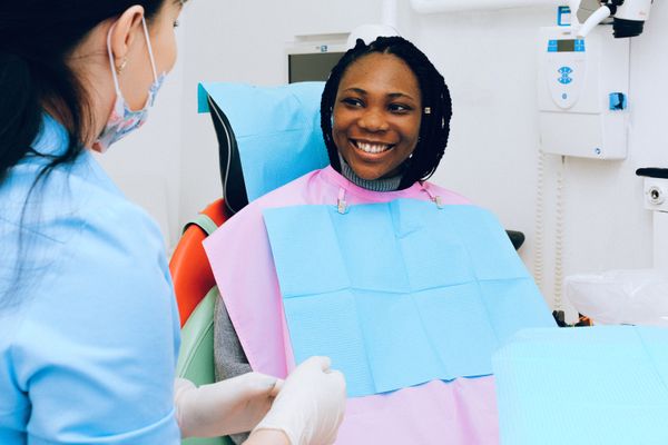 Implantes dentales de titanio